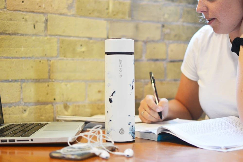 Grosche "Chicago" White Marble Tea Infuser Travel Mug 6 Grosche "Chicago" White Marble Tea Infuser Travel Mug - Image 4