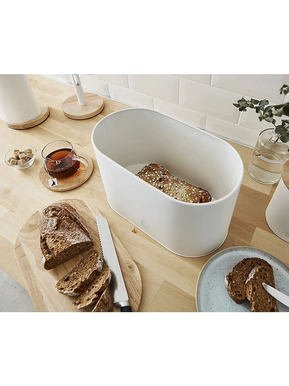 Nordic Collection Bread Tin With Bamboo Lid, White 7 Nordic Collection Bread Tin With Bamboo Lid, White - Image 5